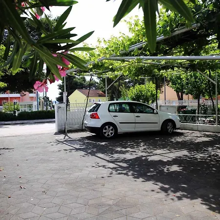 & Samohod בית הארחה וודיצה